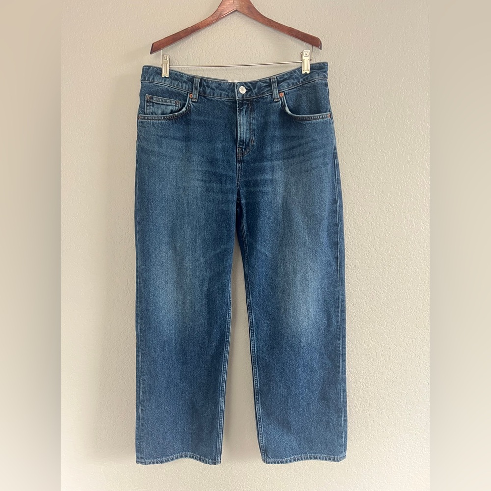 Reformation Charlee Low Rise Straight Leg Short Jeans In Blue Maggiore. Size 30S - Picture 6 of 15